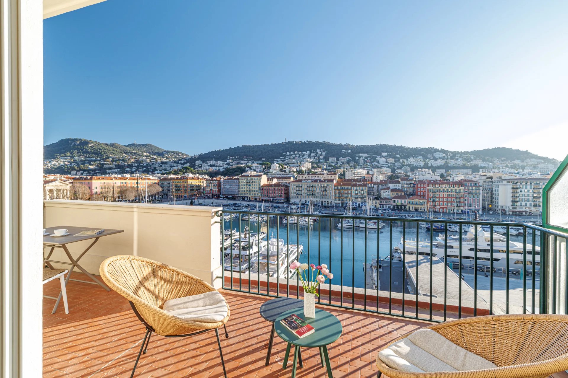 Nice Port – Dernier étage – 3 pièces avec terrasses, vue panoramique