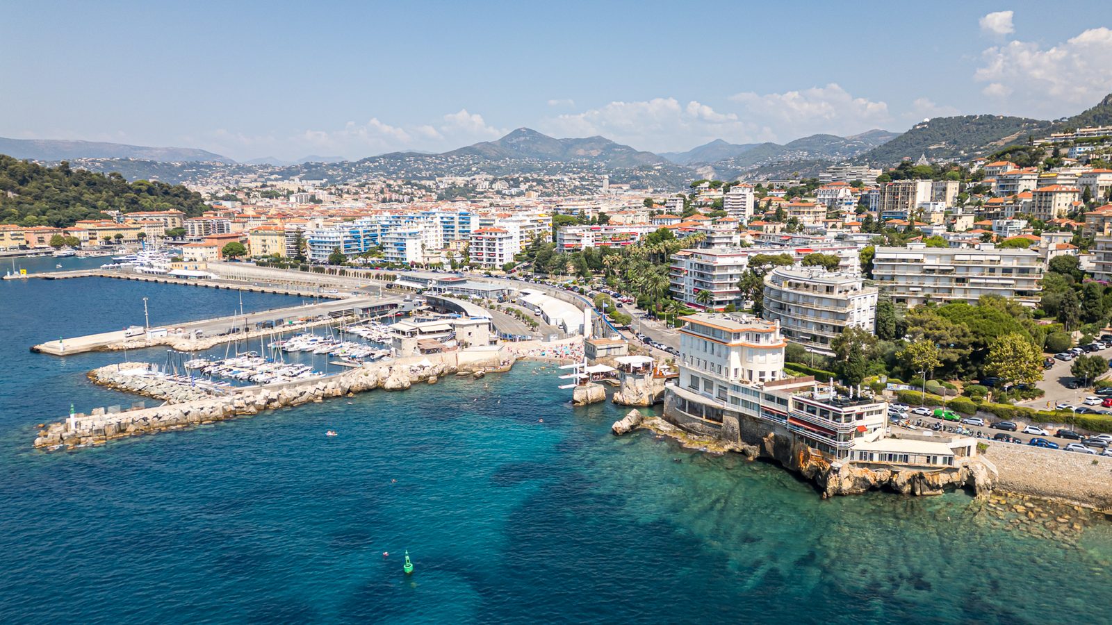 Boulevard Franck Pilatte vu du ciel, la Réserve et la sortie du port de Nice